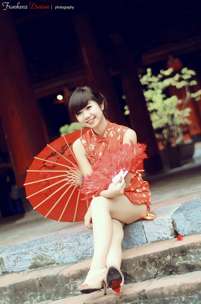 女人裸体精油按摩